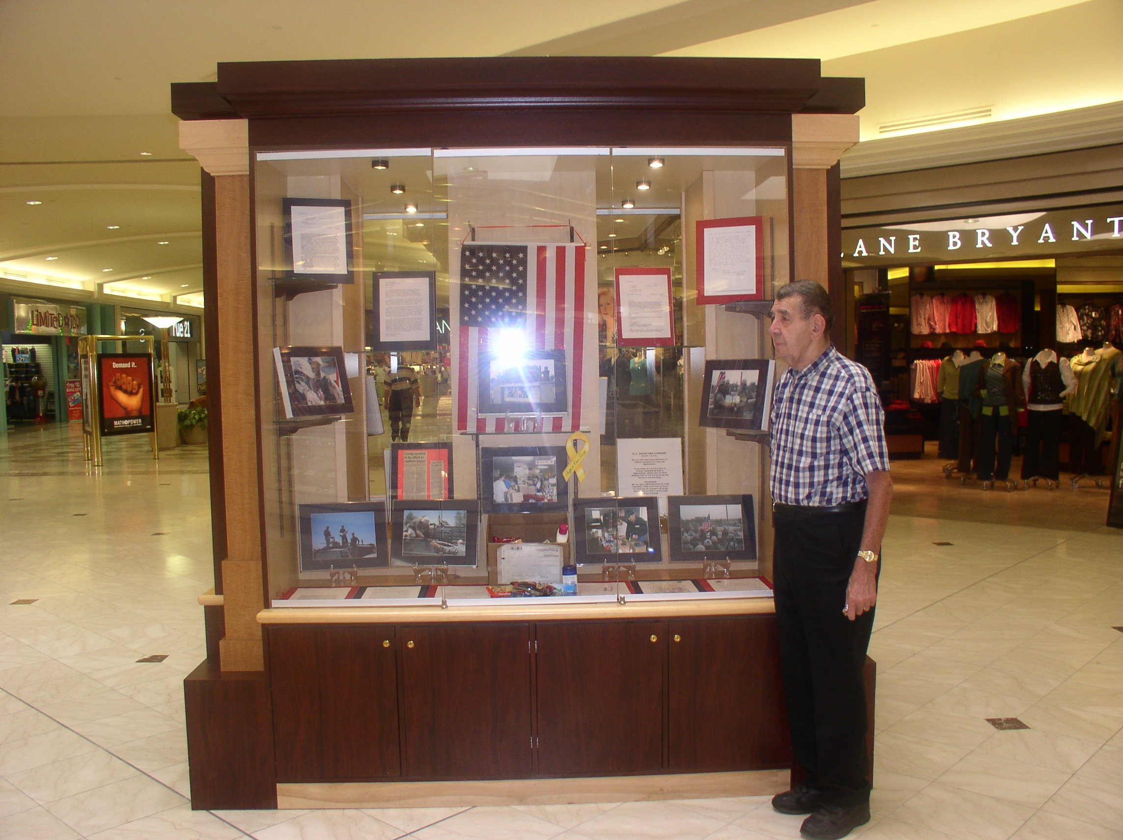 09-11-04  Other - Mall Display